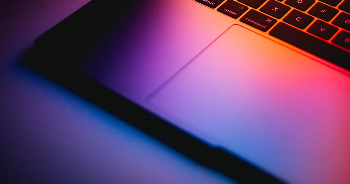 كم تكلفة تصميم موقع شركة فعلًا؟ وما الذي يرفع السعر ويخفضه
